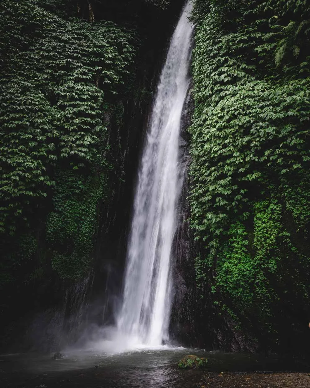 Yashirin kamerada dushda jinsiy aloqada bolgan aka va opa